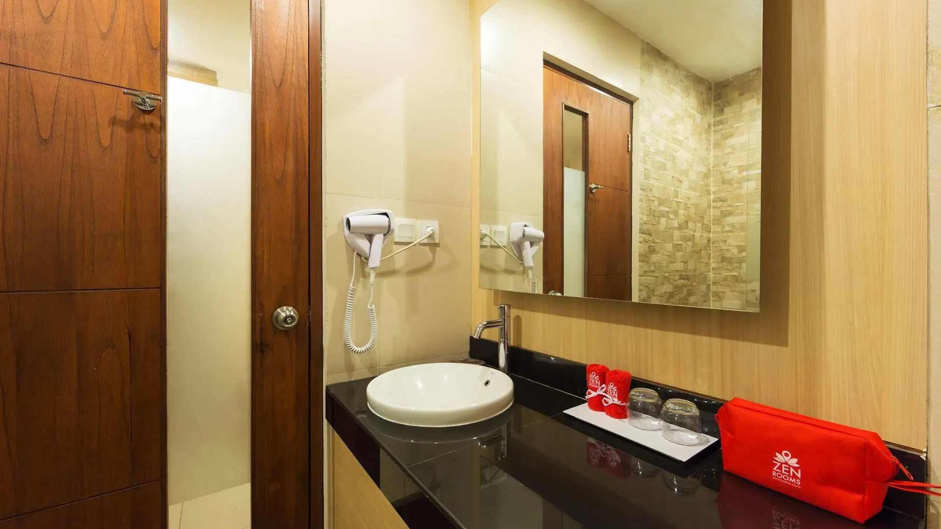 Hotel Zen Rooms Kuta Tuban Suites